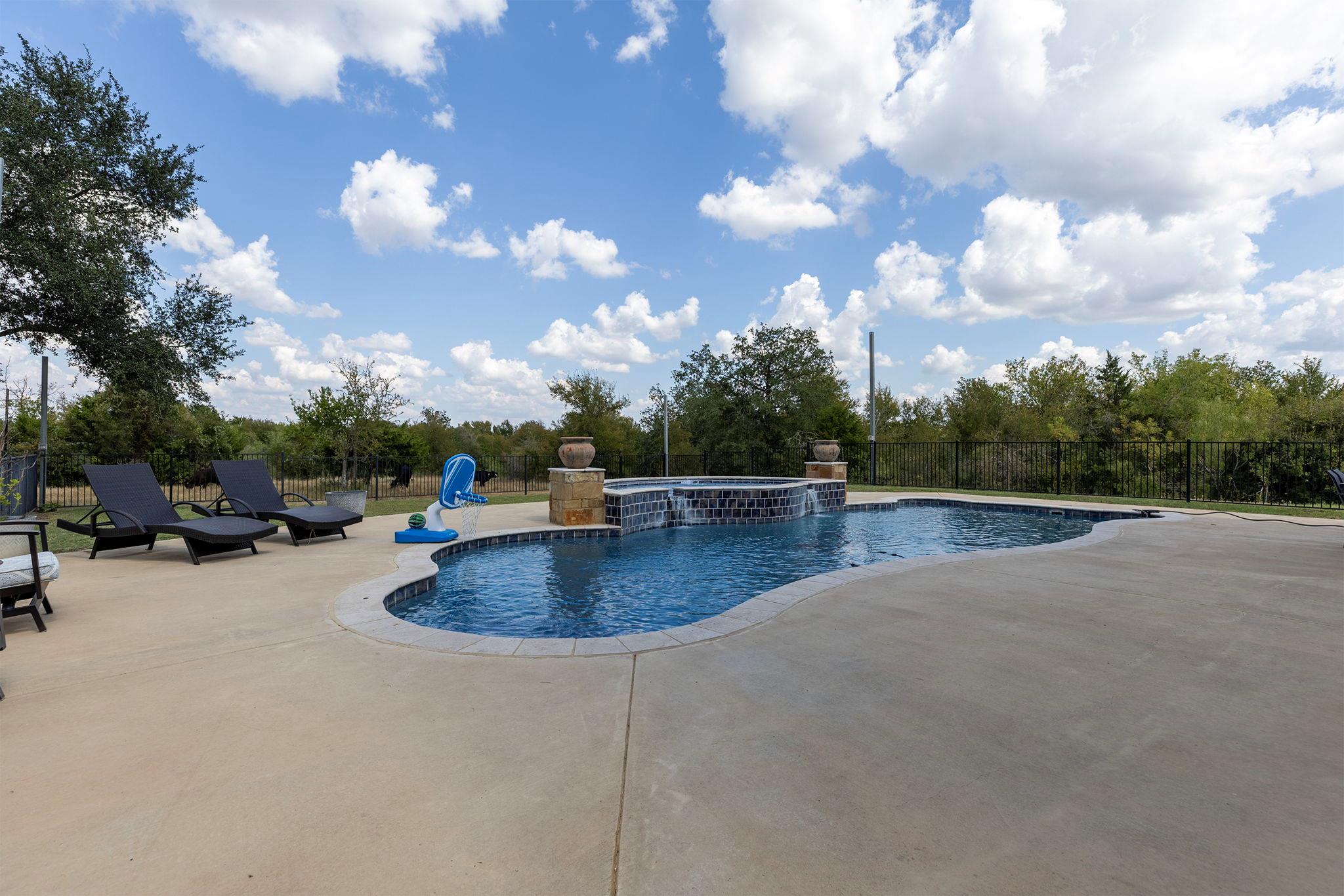 1124 County Road 301 Elgin TX 78621