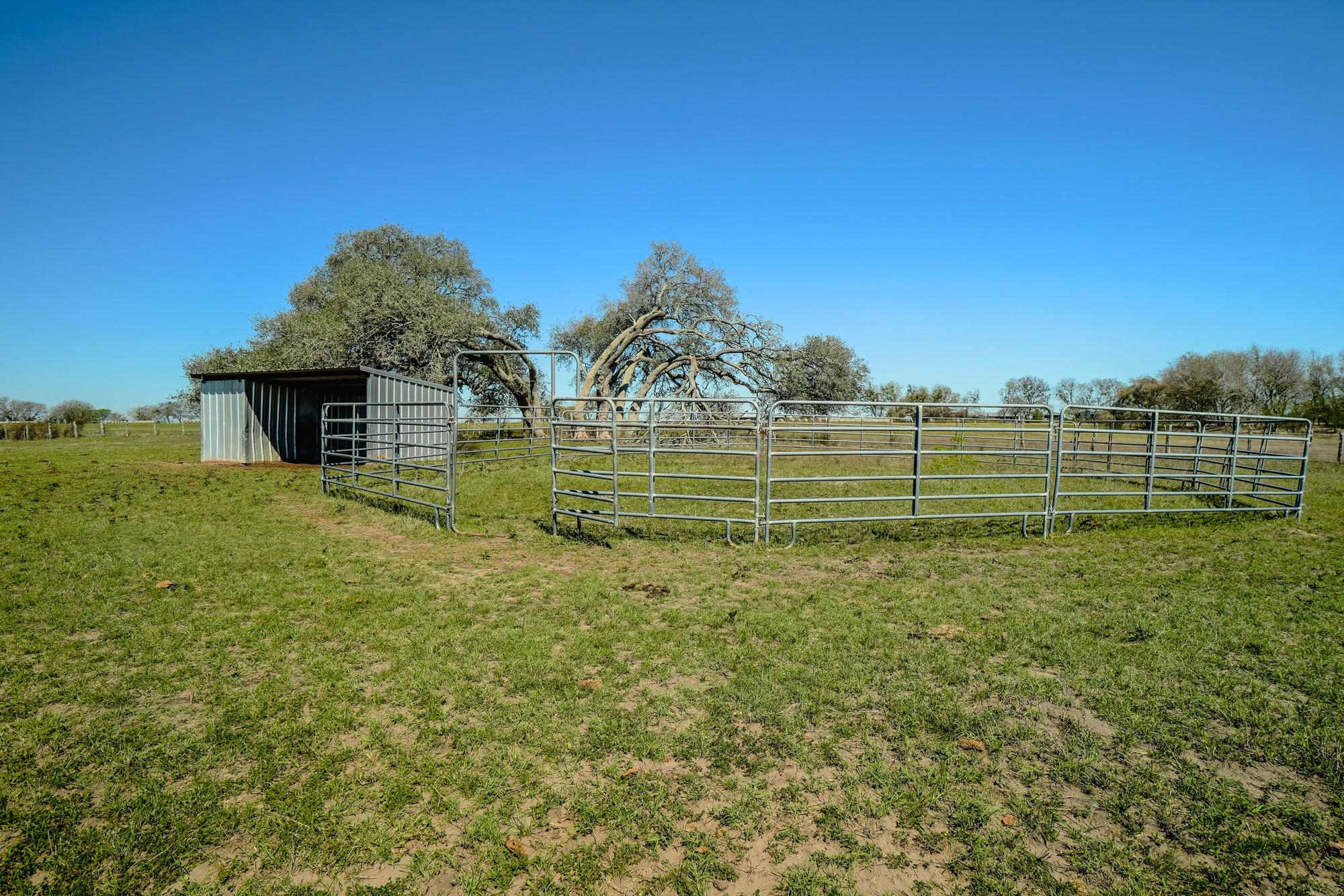 1797 County Road 261 Moulton TX 77975