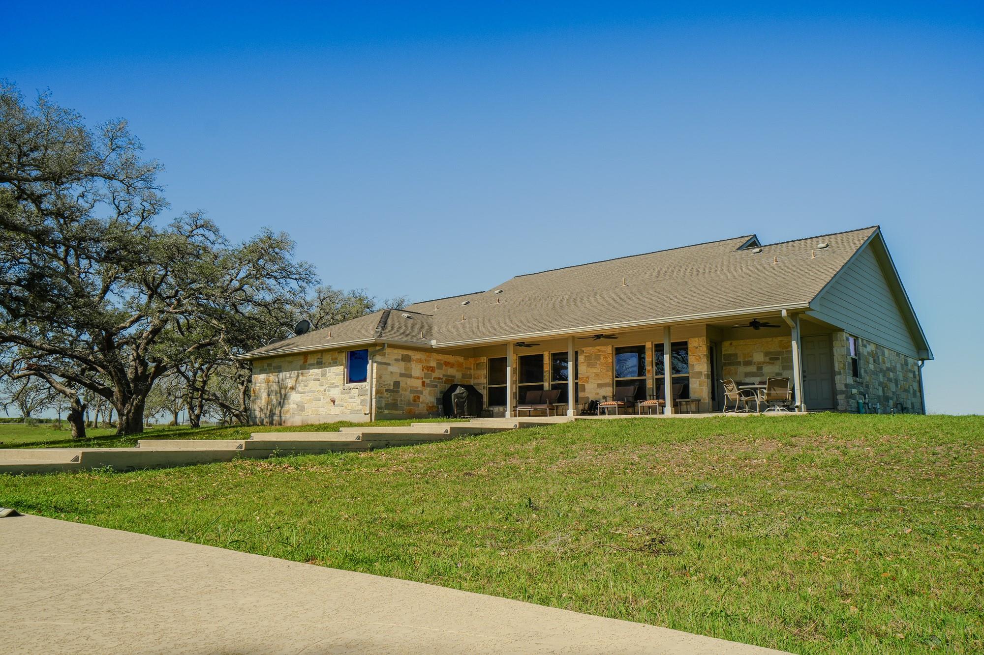 1797 County Road 261 Moulton TX 77975