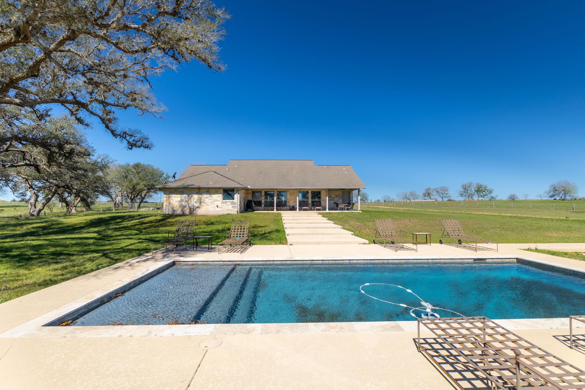 1797 County Road 261 Moulton TX 77975