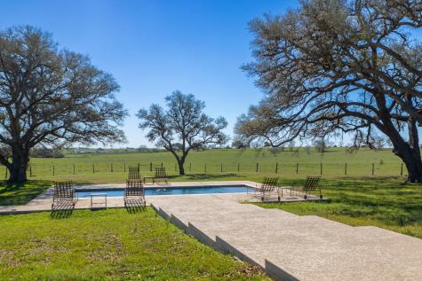 1797 County Road 261 Moulton TX 77975