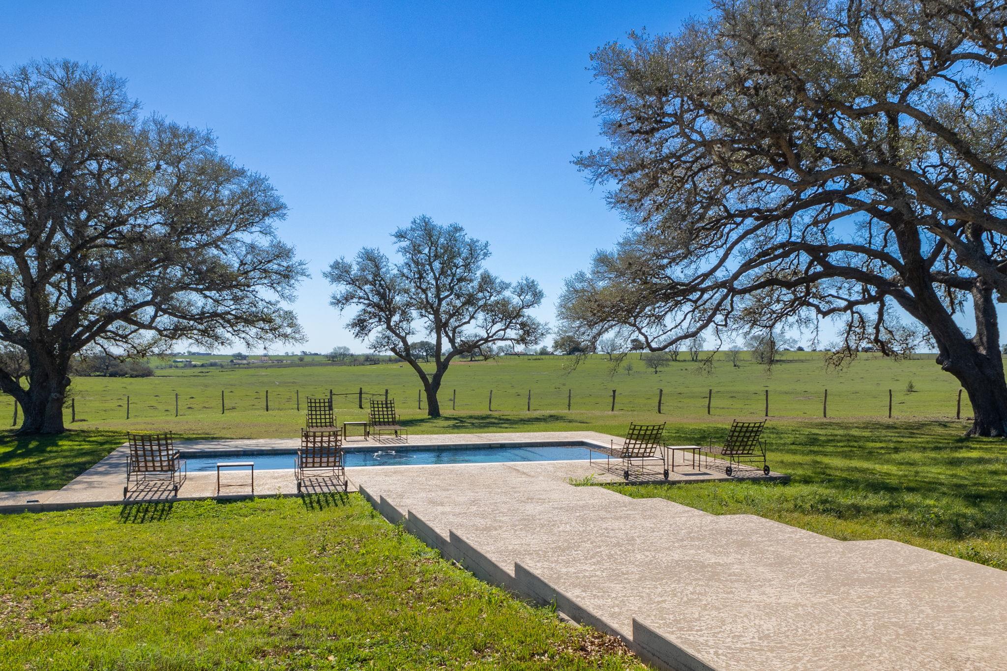 1797 County Road 261 Moulton TX 77975