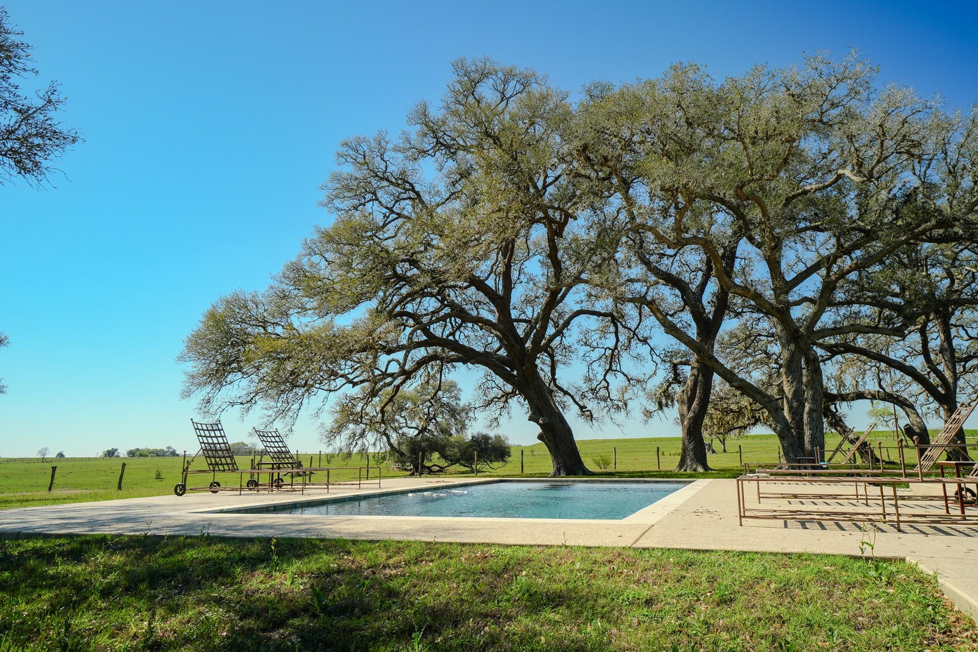 1797 County Road 261 Moulton TX 77975