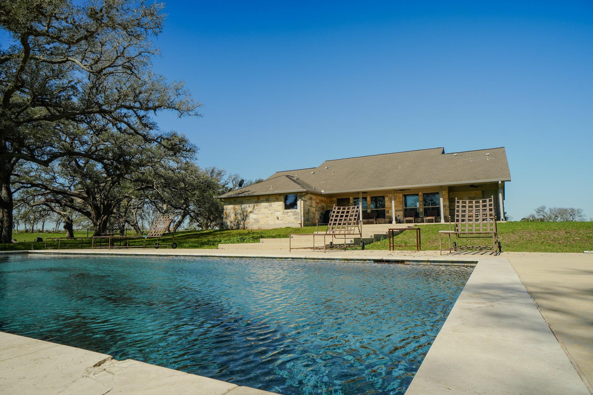 1797 County Road 261 Moulton TX 77975