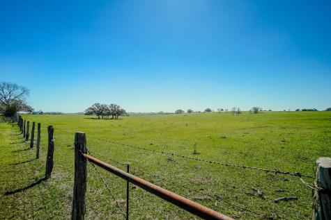 1797 County Road 261 Moulton TX 77975