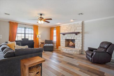 8600 Five Wells Road Rogers TX 76569