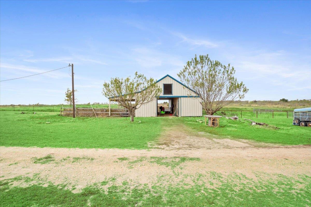 8600 Five Wells Road Rogers TX 76569