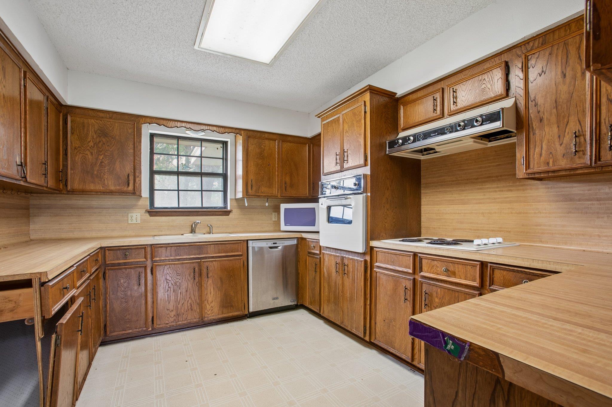 406 Monkey Road Elgin TX 78621