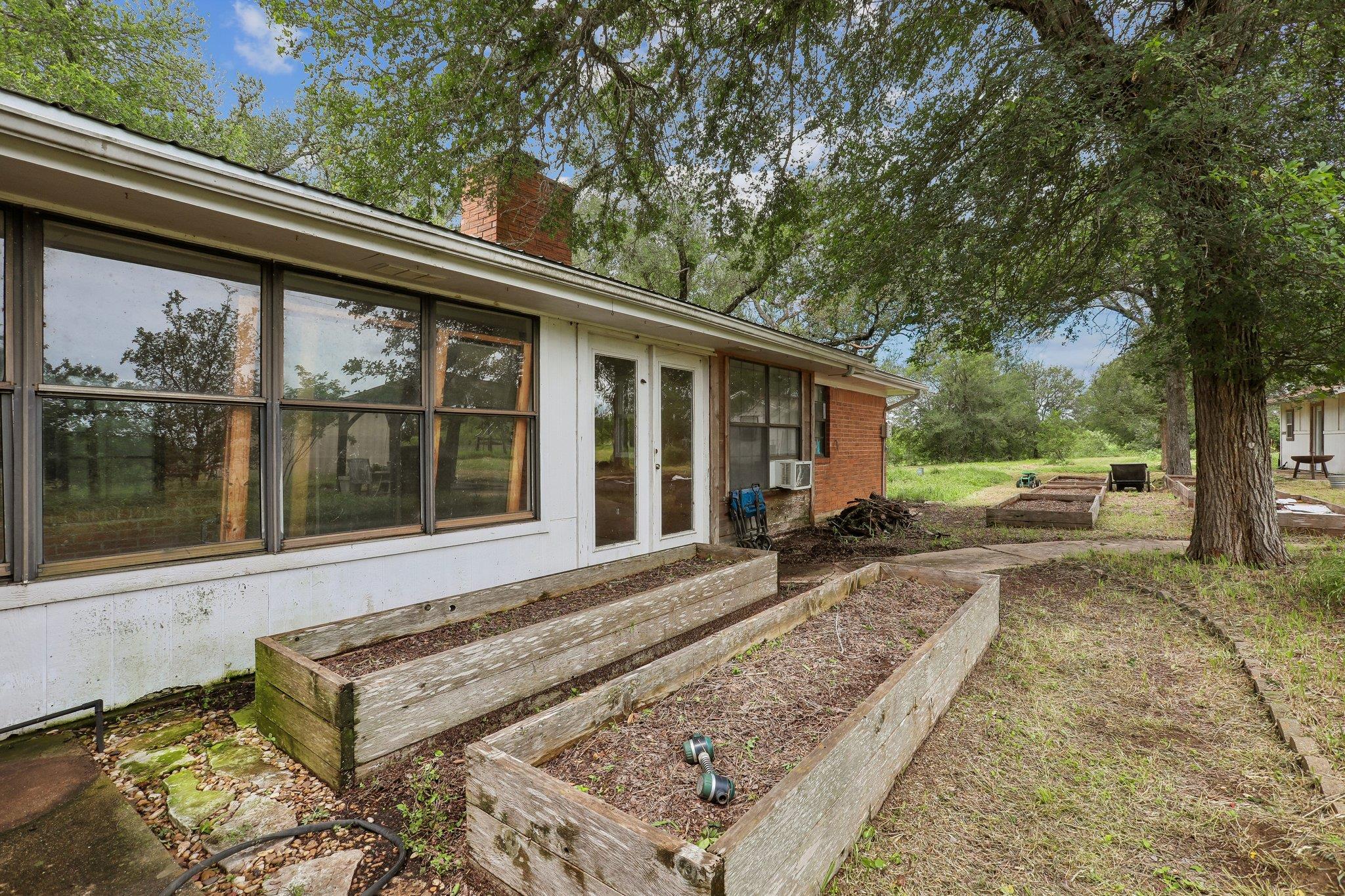 406 Monkey Road Elgin TX 78621