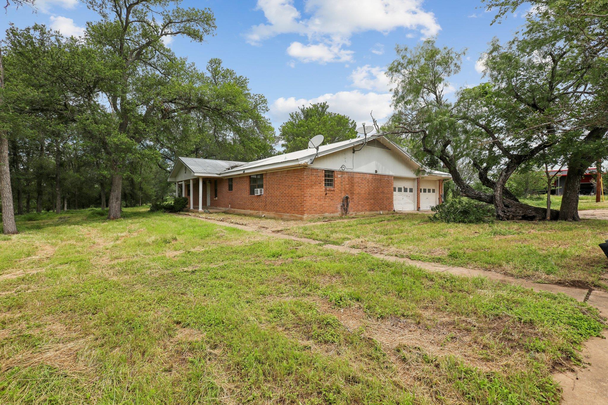 406 Monkey Road Elgin TX 78621