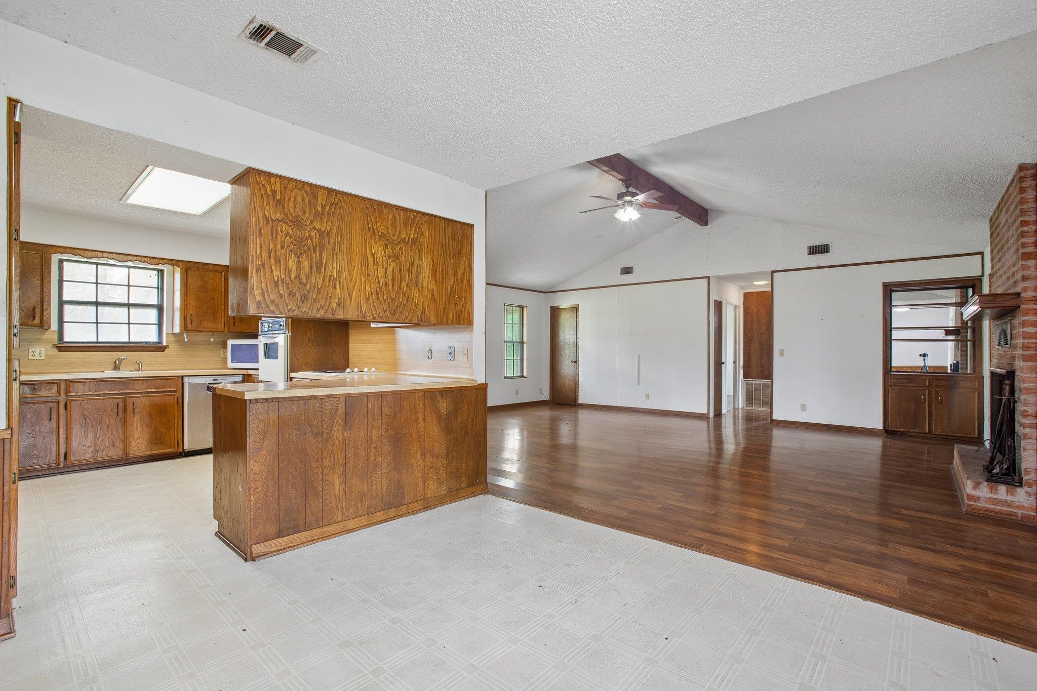 406 Monkey Road Elgin TX 78621