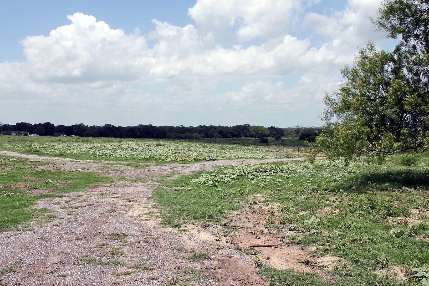 9411 Fm 86 Highway Lockhart TX 78644