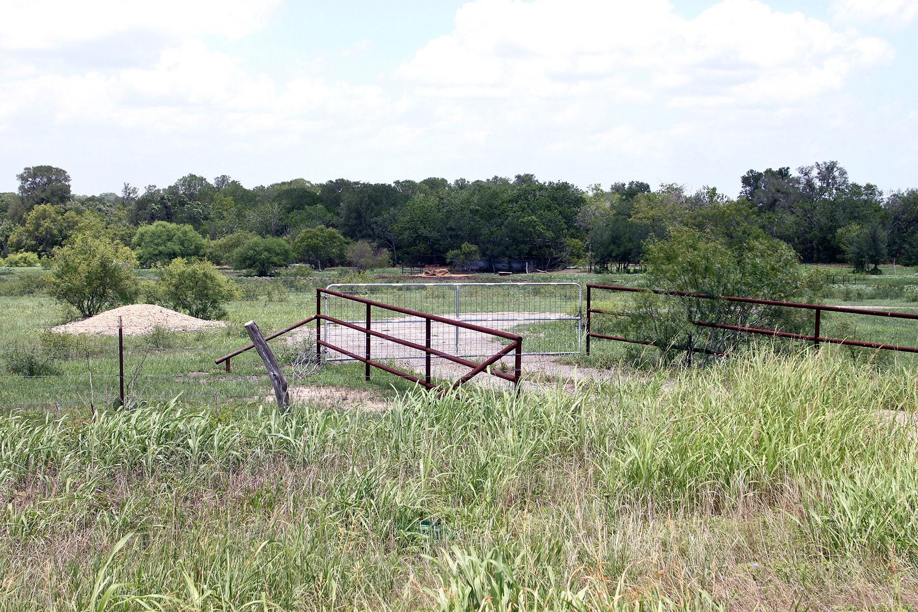 9411 Fm 86 Highway Lockhart TX 78644