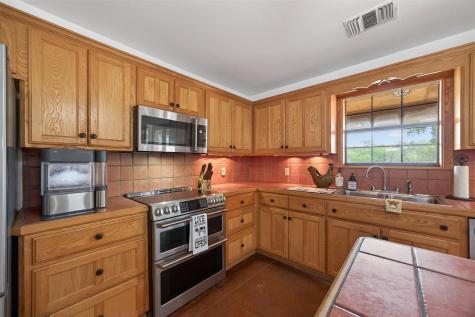 1077 Burdette Wells Road Lockhart TX 78644