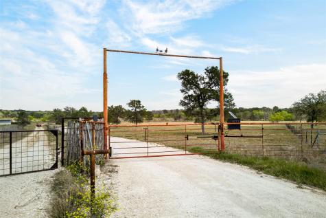 1077 Burdette Wells Road Lockhart TX 78644