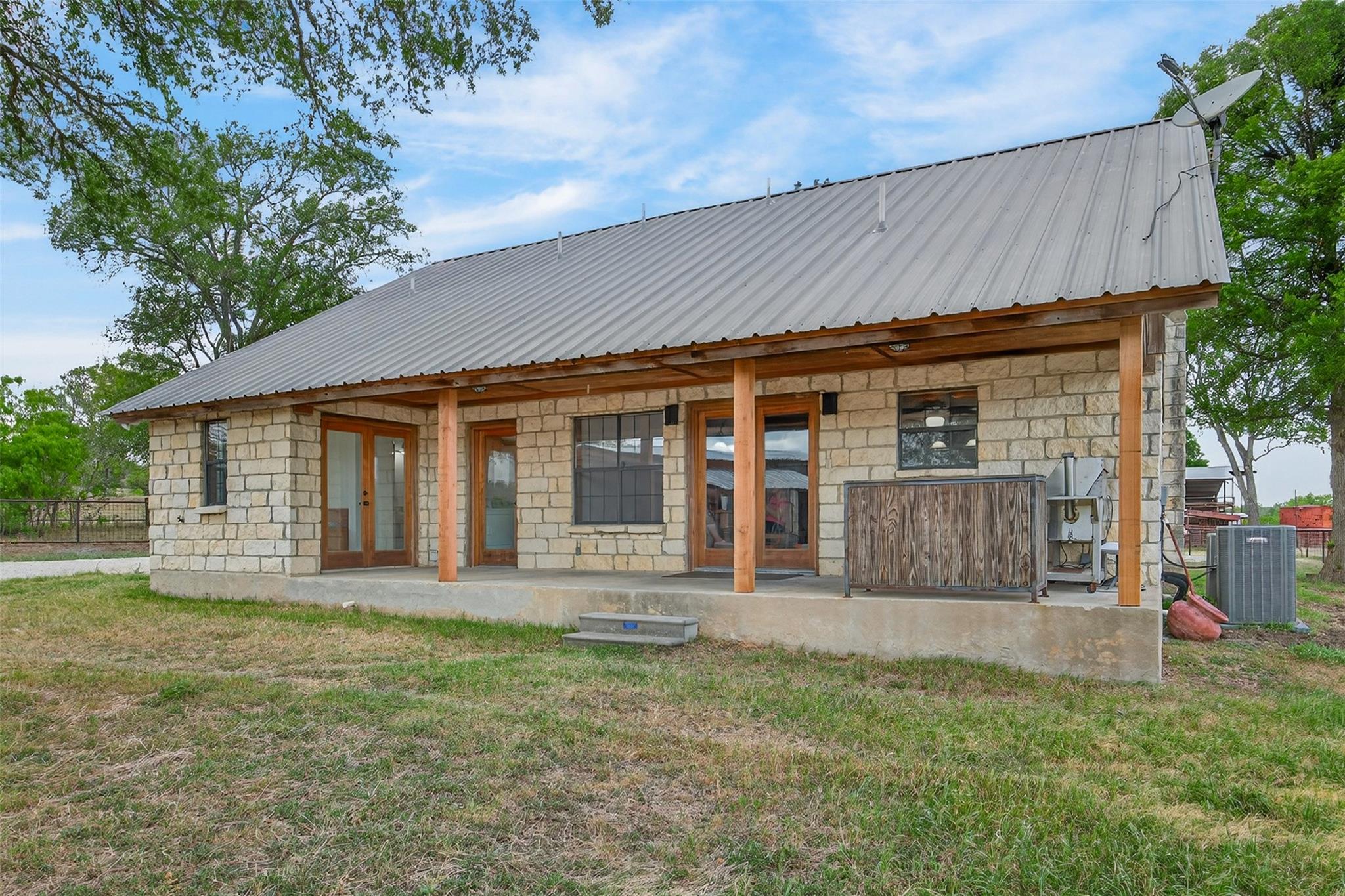1077 Burdette Wells Road Lockhart TX 78644