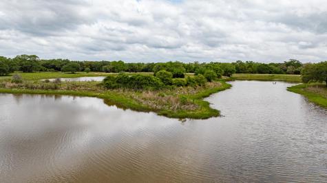 3814 Cr 19 Hallettsville TX 77964