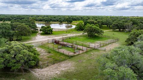 3814 Cr 19 Hallettsville TX 77964