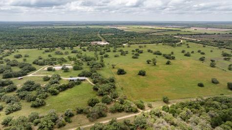 3814 Cr 19 Hallettsville TX 77964
