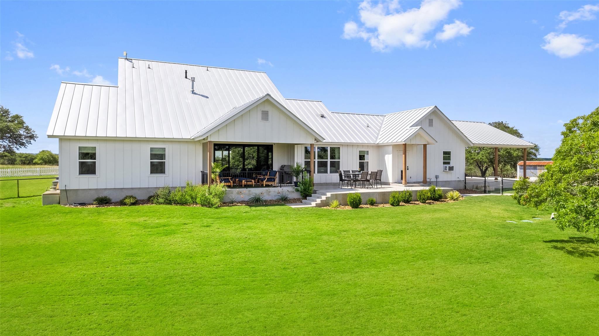 2454 Mckinney Loop Blanco TX 78606