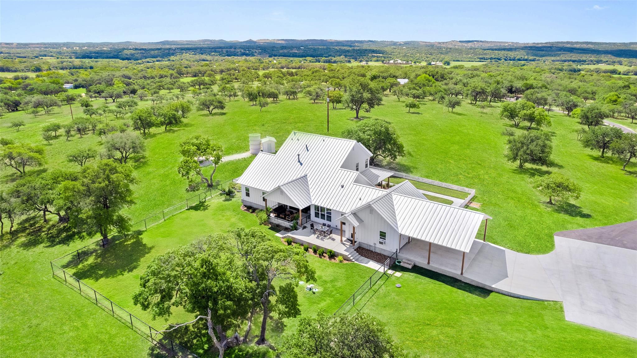 2454 Mckinney Loop Blanco TX 78606