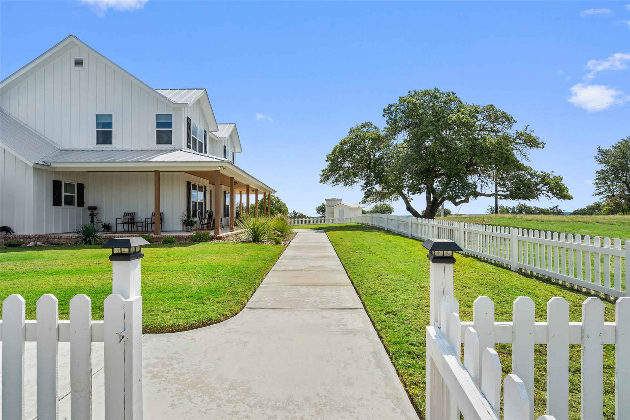 2454 Mckinney Loop Blanco TX 78606