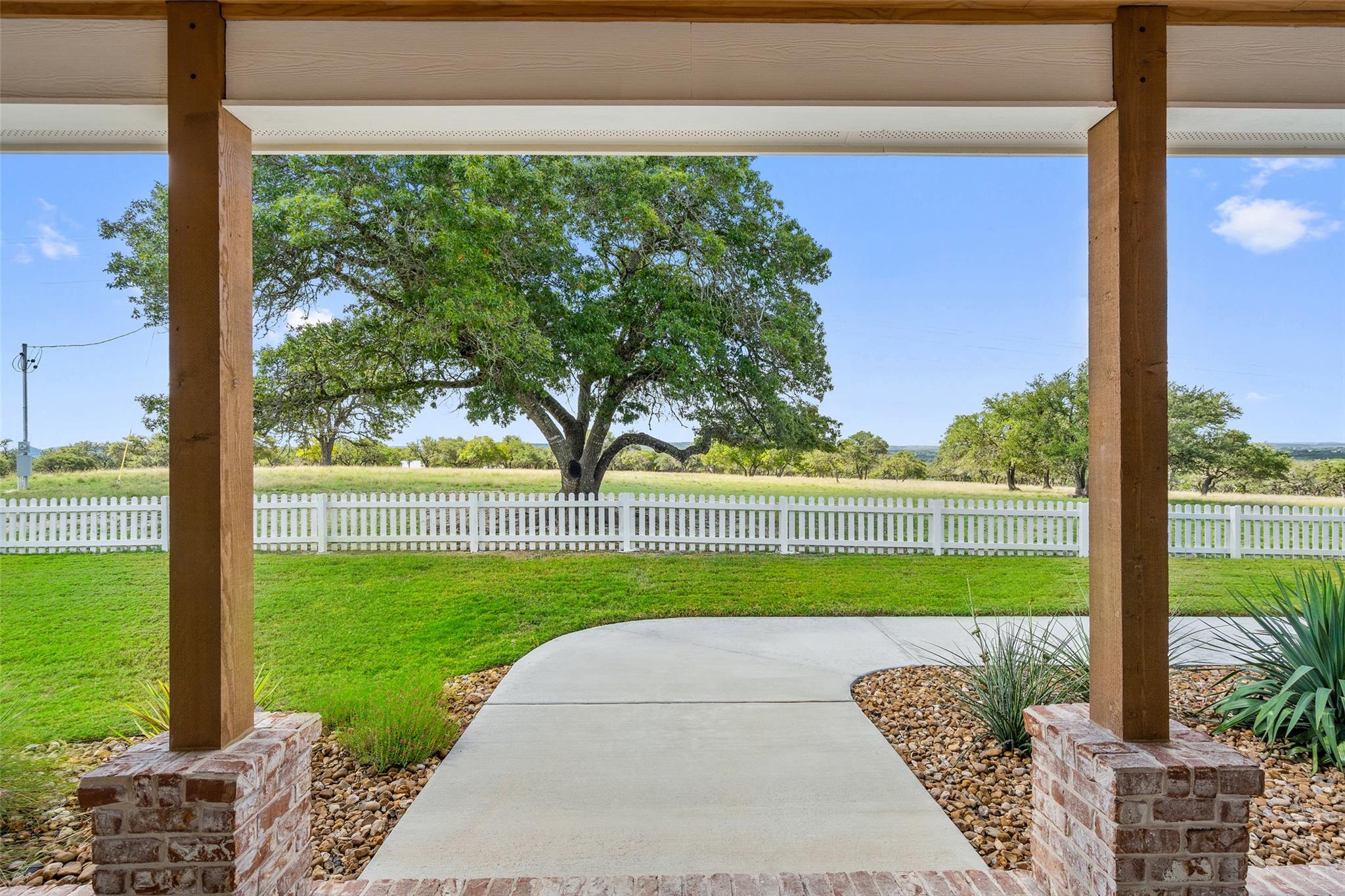 2454 Mckinney Loop Blanco TX 78606