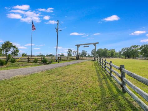 762 Karisch Road Giddings TX 78942