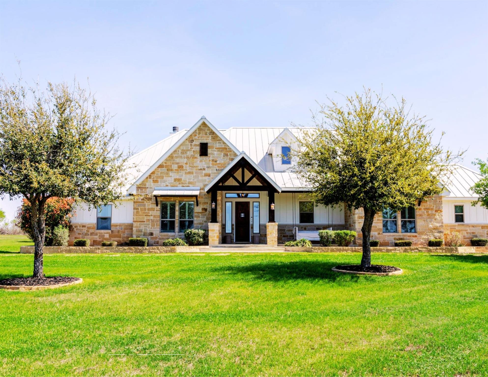 1260 County Road 361 La Vernia TX 78121