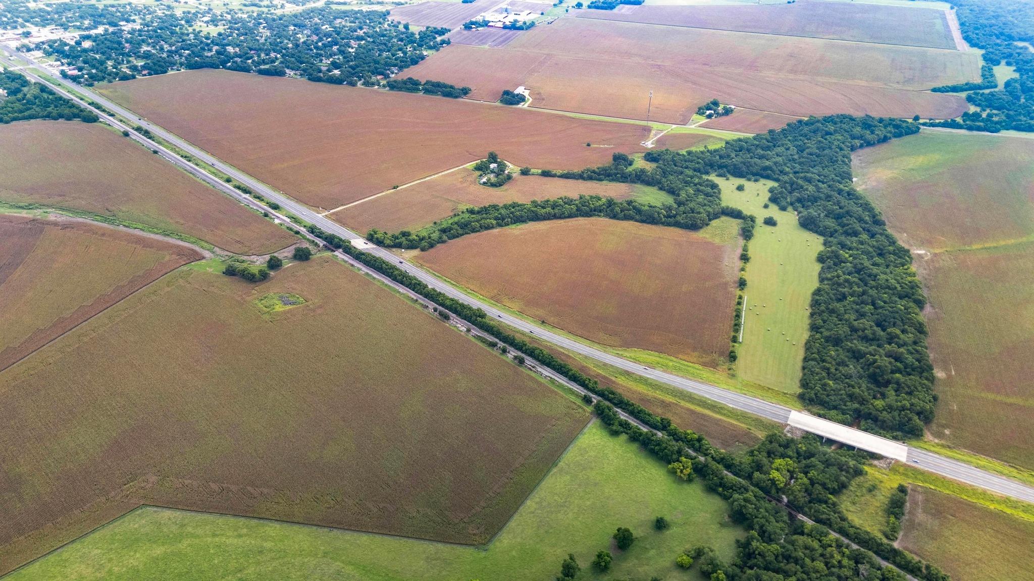 4400-4402 N Highway 95 Granger TX 76530