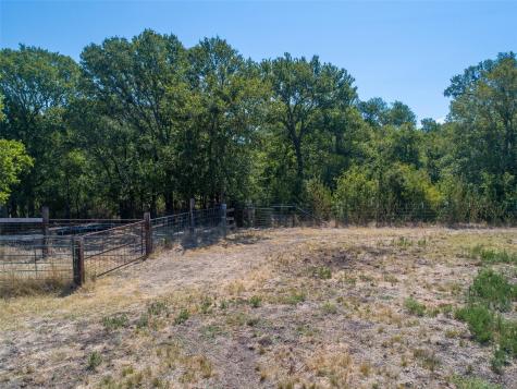 734 E Fm 485 Cameron TX 76520