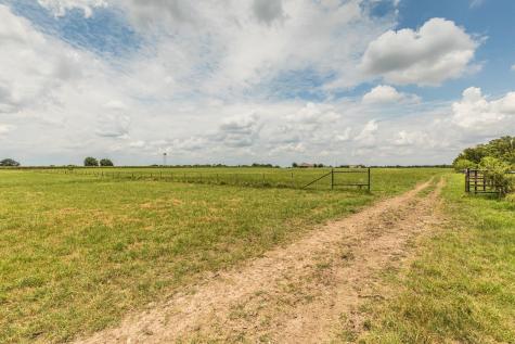 734 E Fm 485 Cameron TX 76520