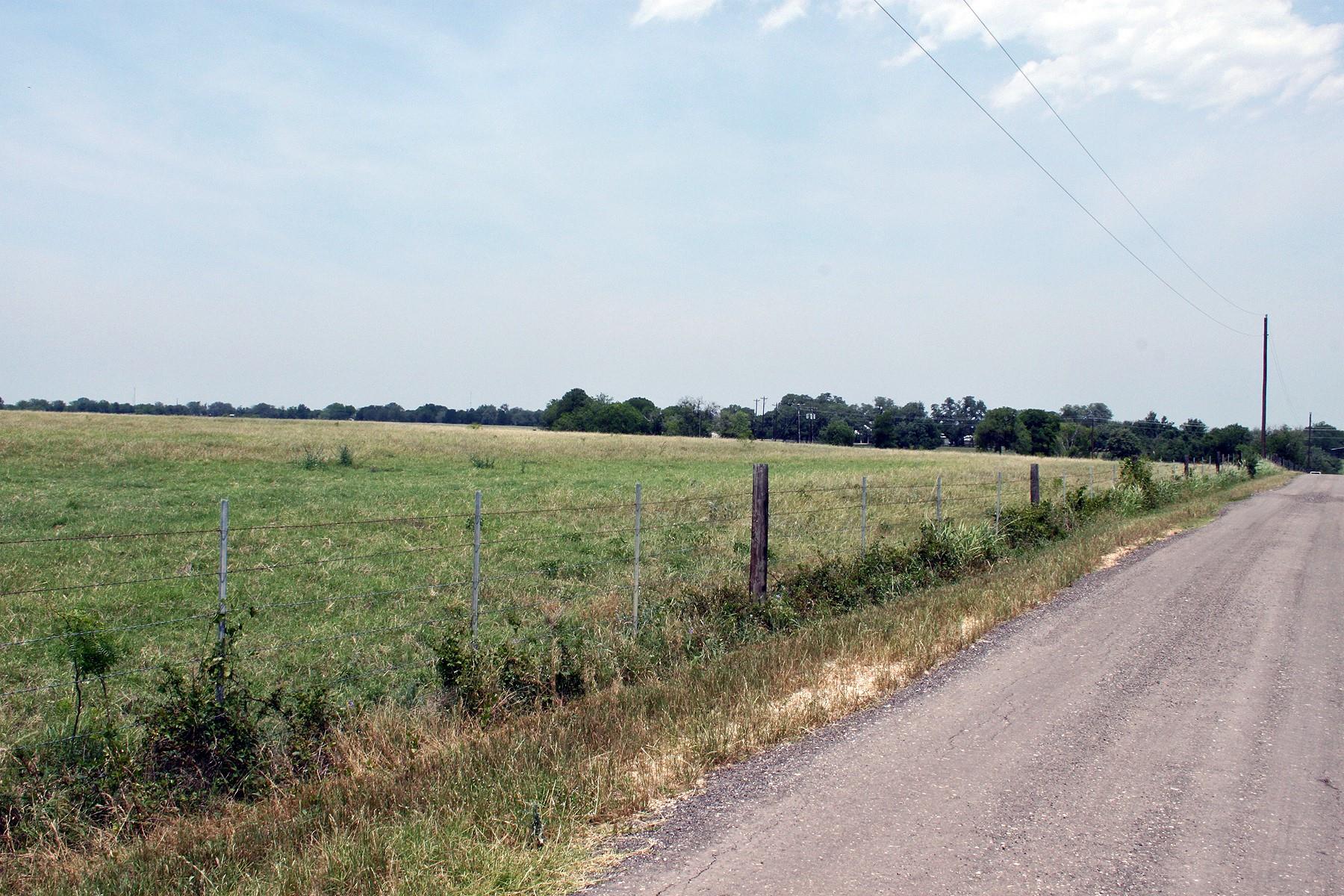 319 R C Lane Lockhart TX 78644