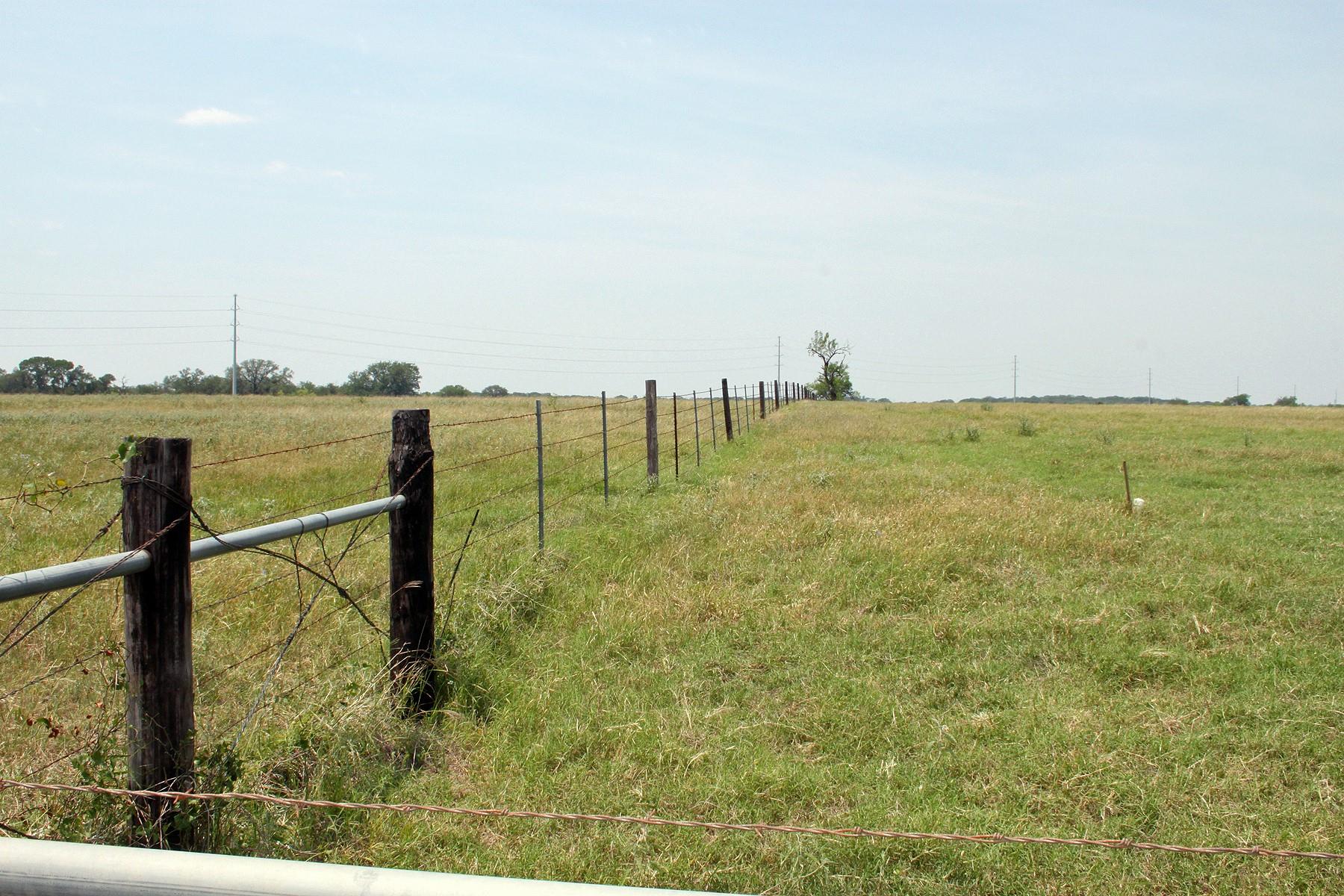 319 R C Lane Lockhart TX 78644
