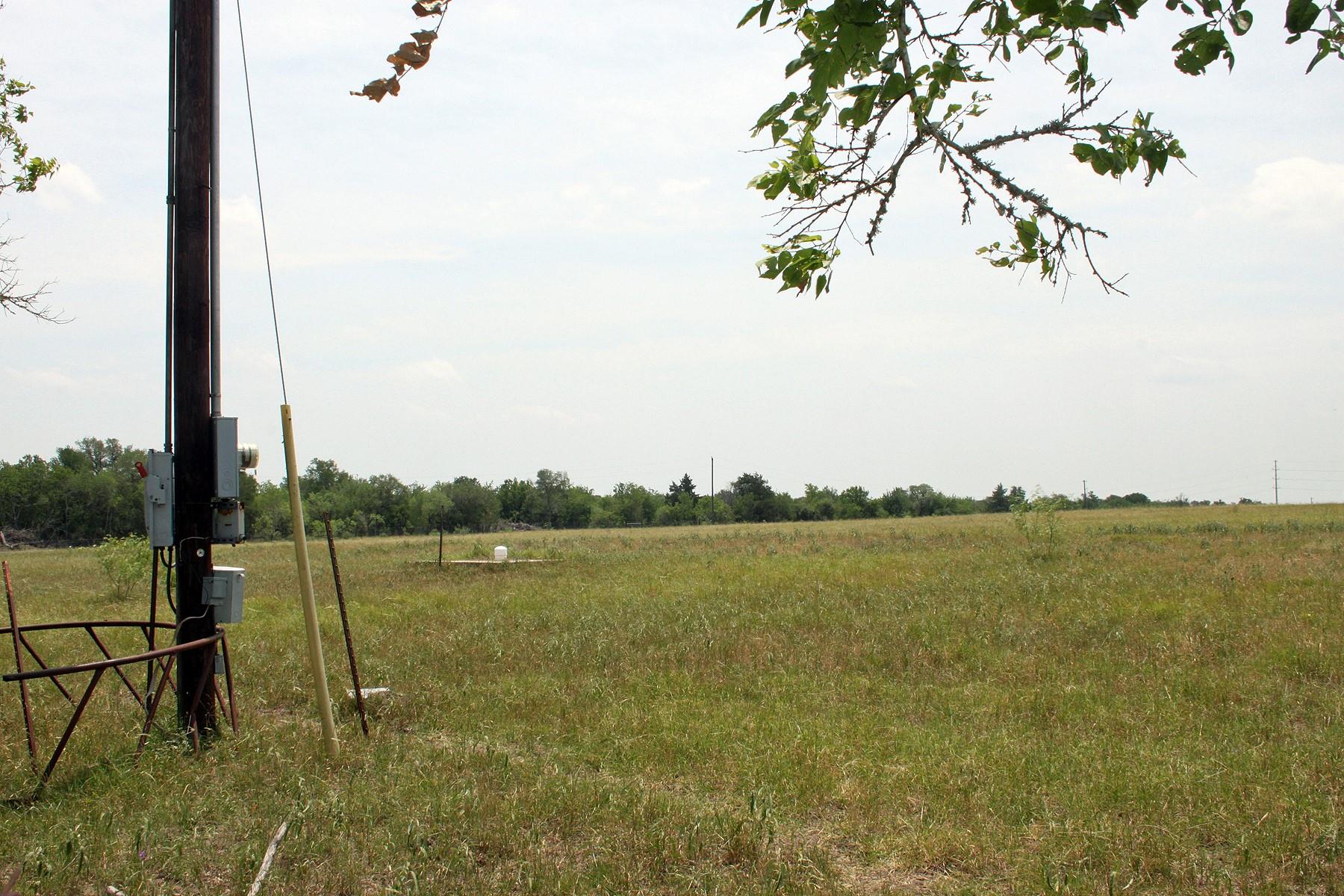 319 R C Lane Lockhart TX 78644