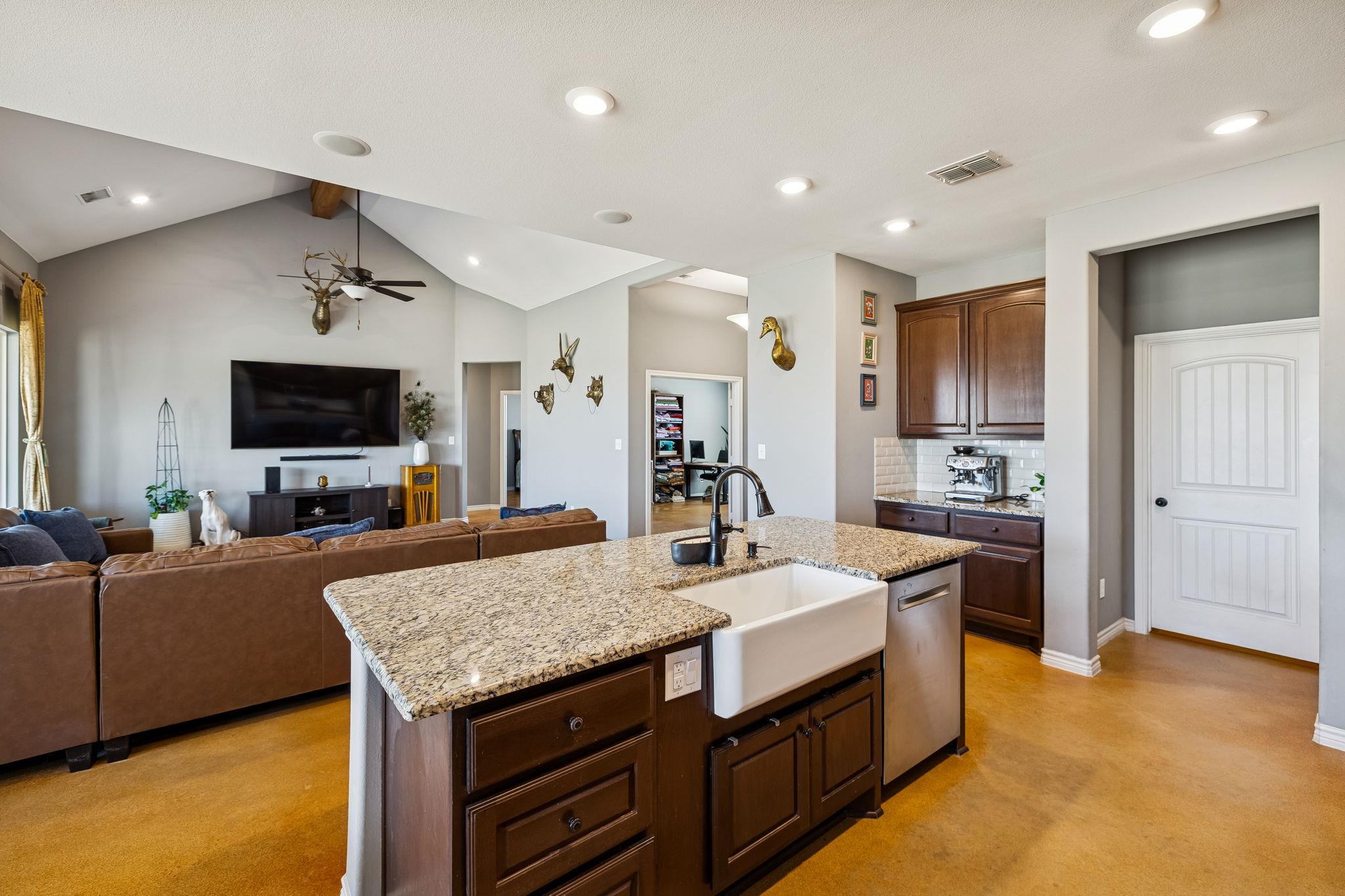 5476 County Road 427 Stockdale TX 78160