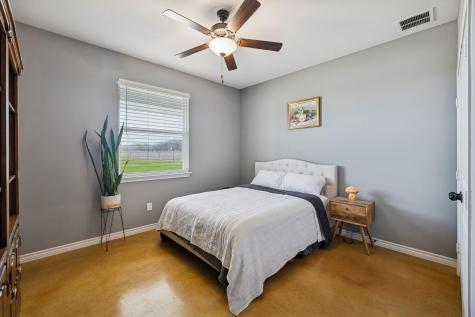 5476 County Road 427 Stockdale TX 78160