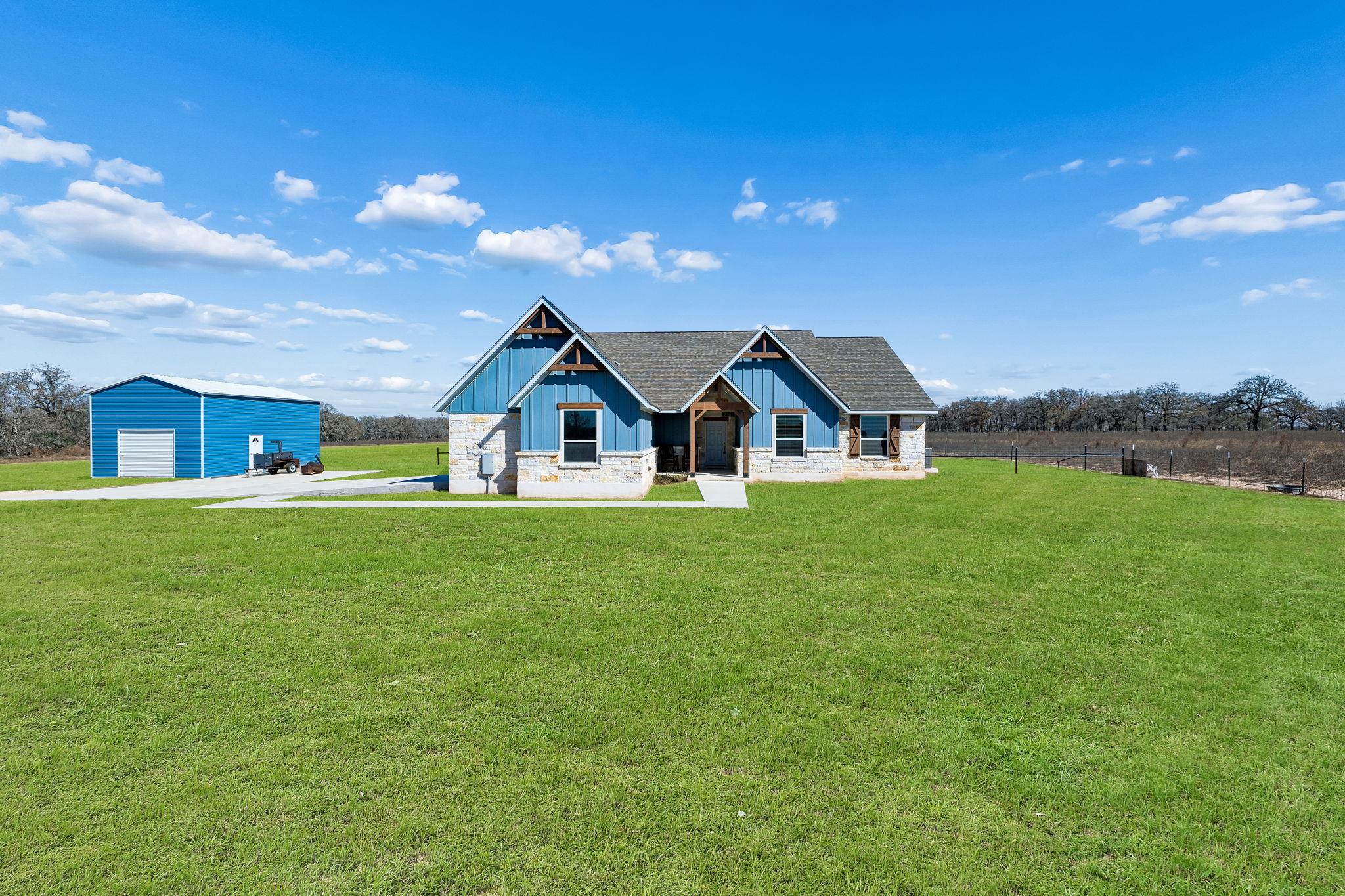 5476 County Road 427 Stockdale TX 78160