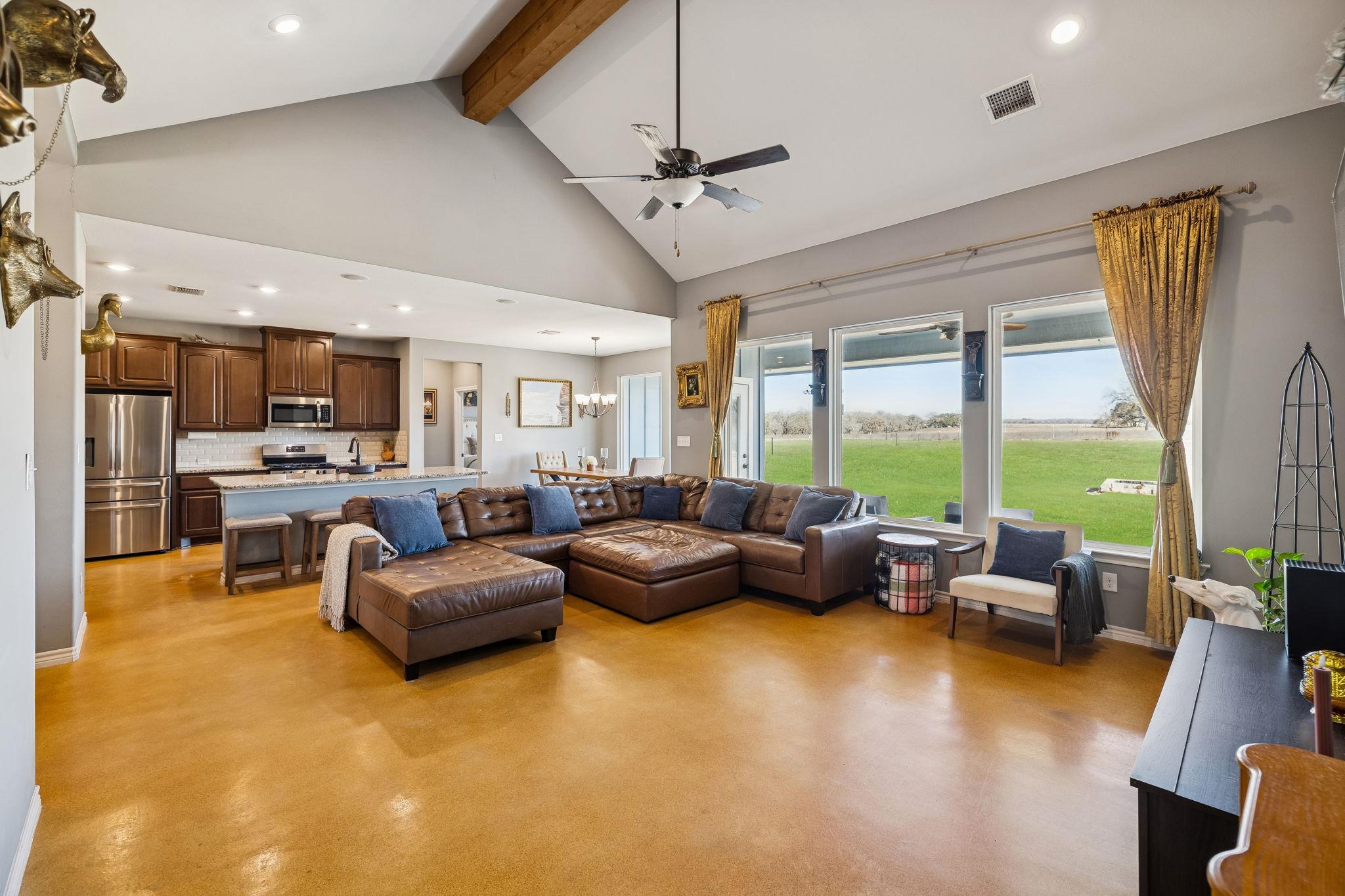 5476 County Road 427 Stockdale TX 78160