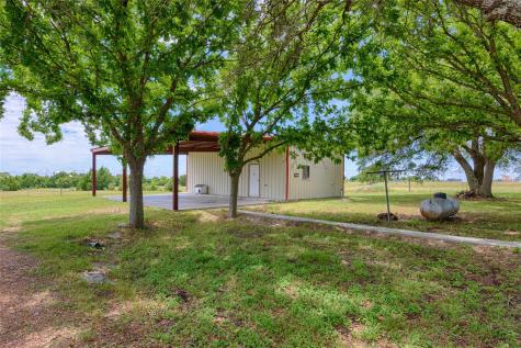3814 Maeker Road Flatonia TX 78941