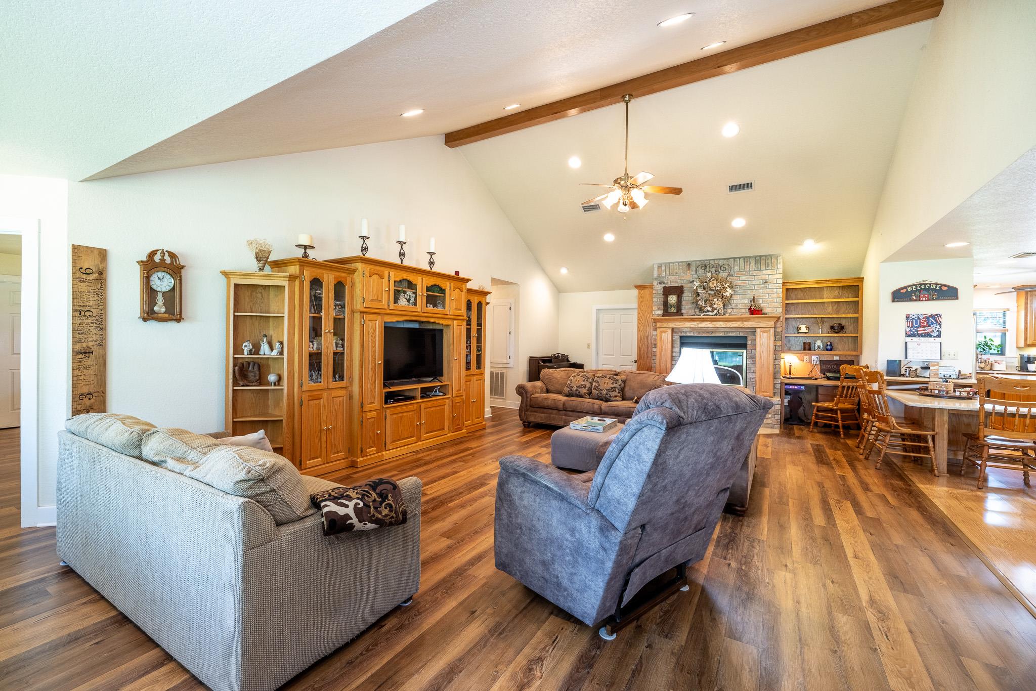 6589 State Highway 304 Harwood TX 78632