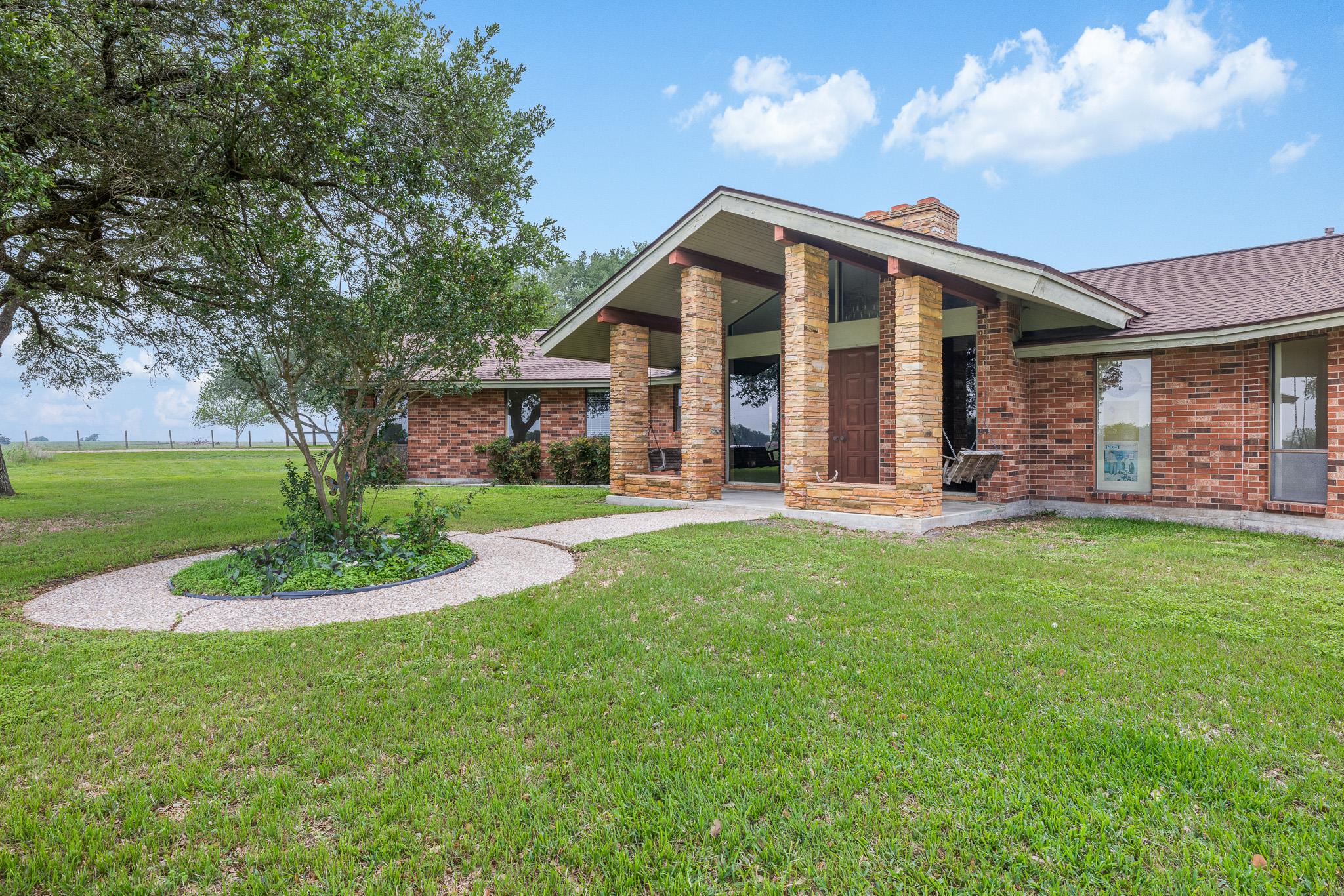 1931 Bruno Road Schulenburg TX 78956