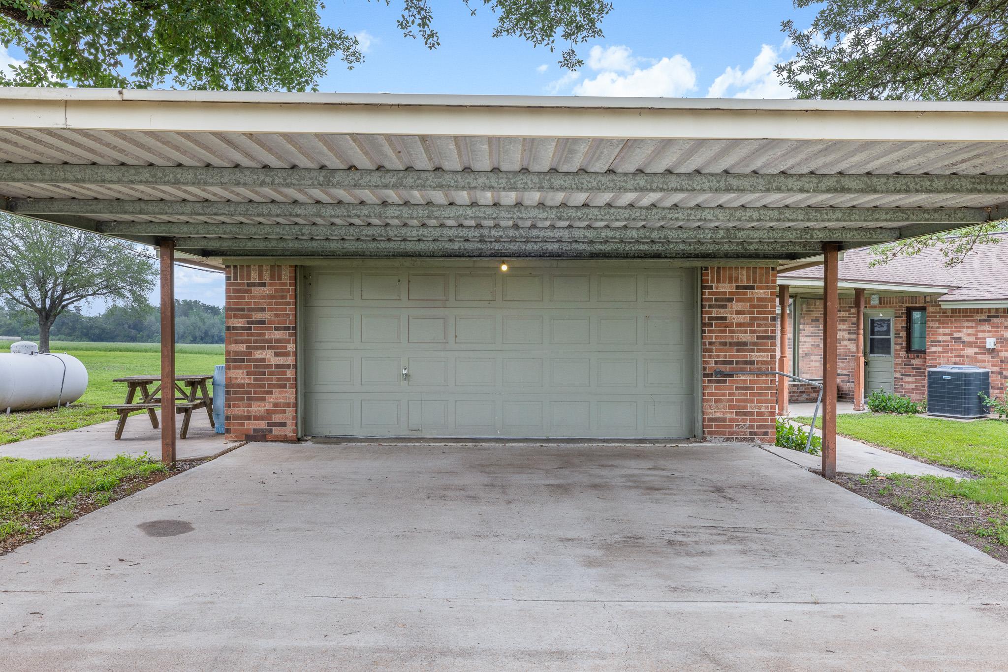 1931 Bruno Road Schulenburg TX 78956