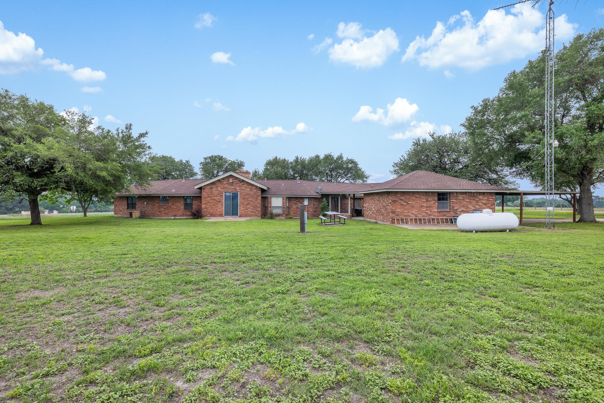 1931 Bruno Road Schulenburg TX 78956