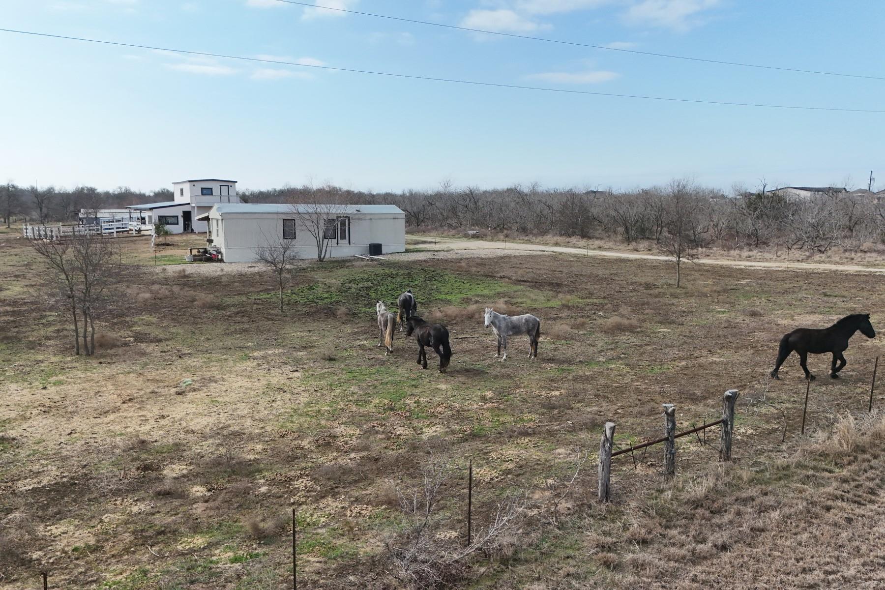 2690 County Road 466 Elgin TX 78621