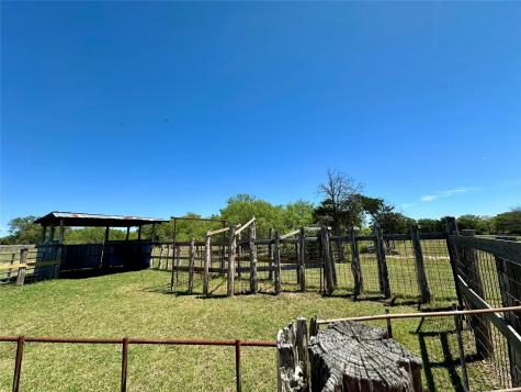 924 Hwy 95 S Smithville TX 78957