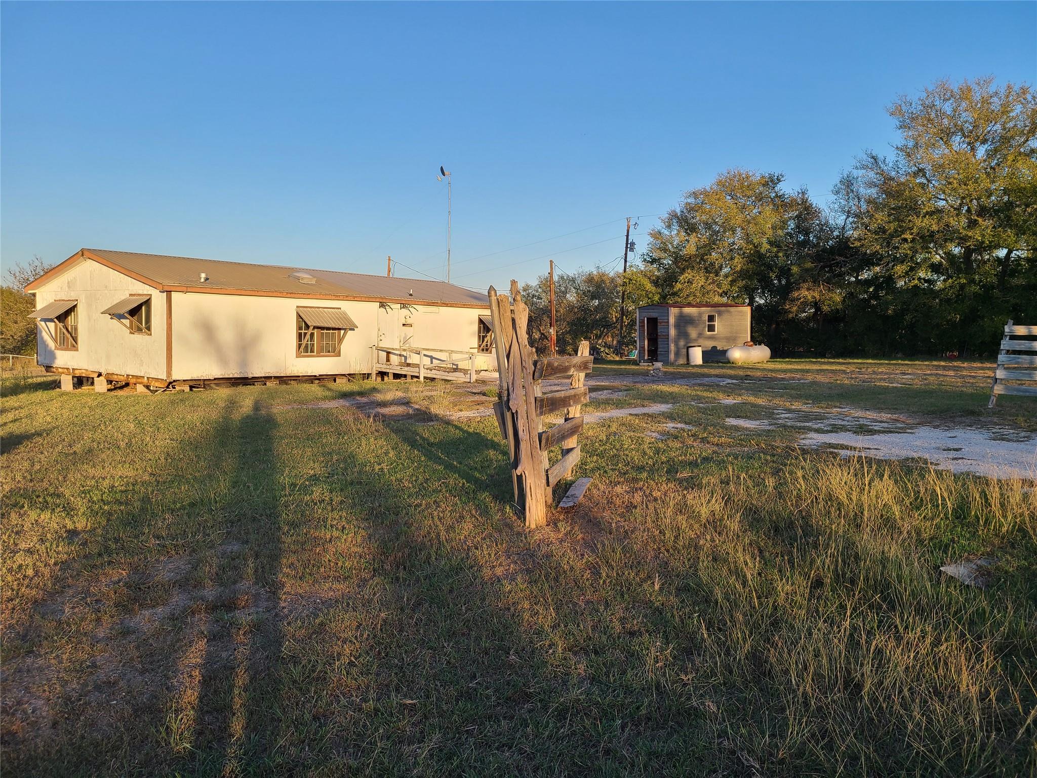 1023 Sierra Drive Lockhart TX 78644