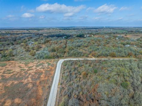 1050 Bugtussle Lane Luling TX 78648