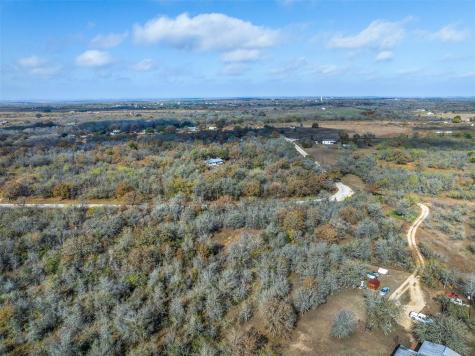 1050 Bugtussle Lane Luling TX 78648