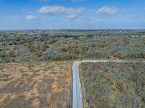1050 Bugtussle Lane Luling TX 78648